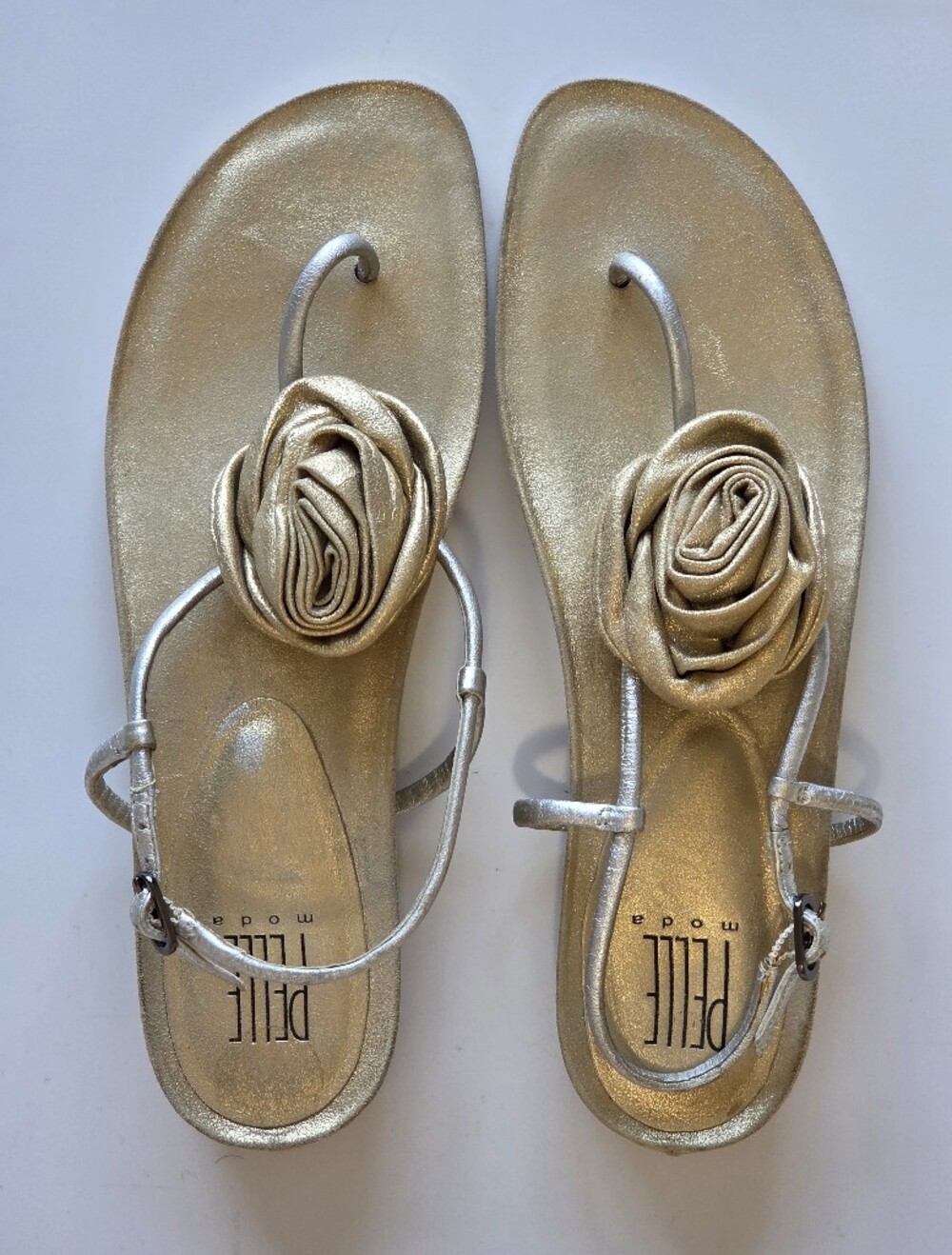 Pelle Moda Gold Silver Metallic Leather Rosette Sandals Approx Sz 7